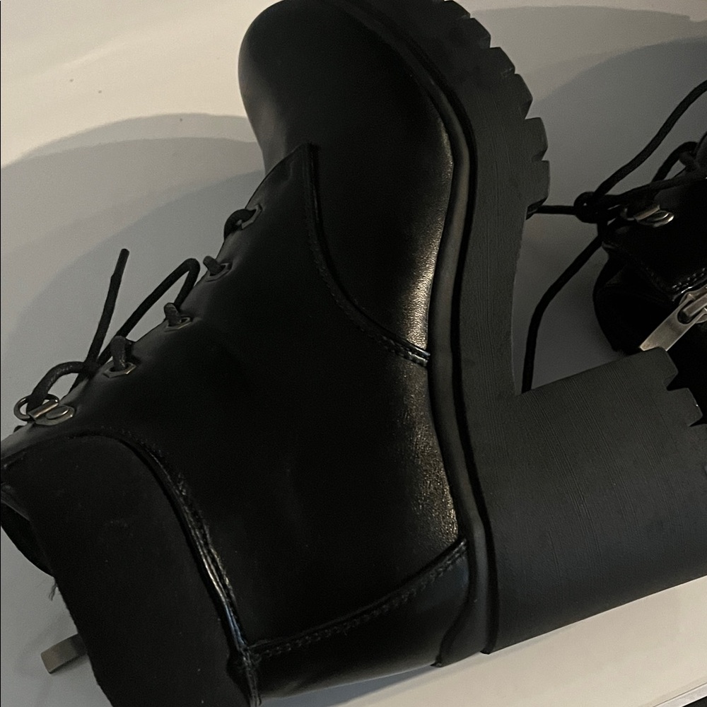 Cushionaire Women’s Remy Lace Up Classic Black Leather Combat And Moto Boots - Picture 12 of 14